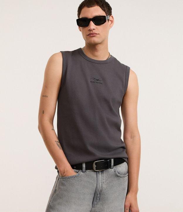 Regata Muscle em Ribana com Estampa Frontal Bordada - 2