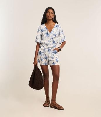 Short em Viscolinho com Elástico no Cós e Estampa Coqueiros