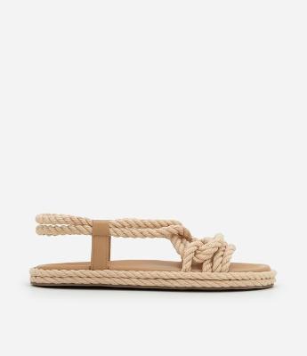 Sandália Rasteira com Tiras de Cordas