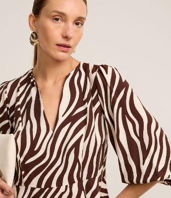 Blusa em Crepe com Manga Bufante e Estampa Zebra