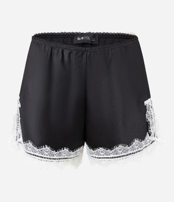 Short Evasê em Cetim com Renda na Barra