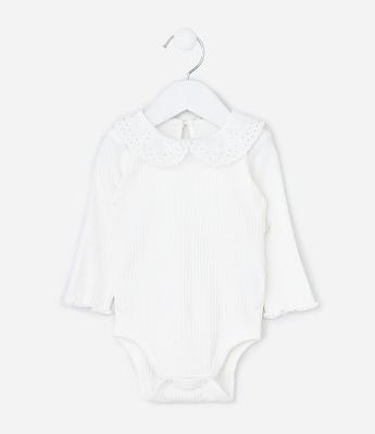 Body Infantil Canelado com Gola Boneca em Broderie - Tam 0 a 18 meses