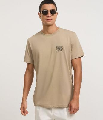 Camiseta Comfort em Algodão Peruano com Estampa Localizada