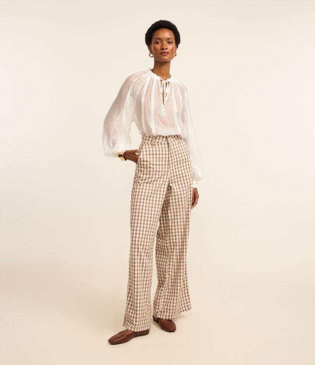 Calça Wide Leg em Sarja com Estampa Xadrez e Botão Forrado - 1