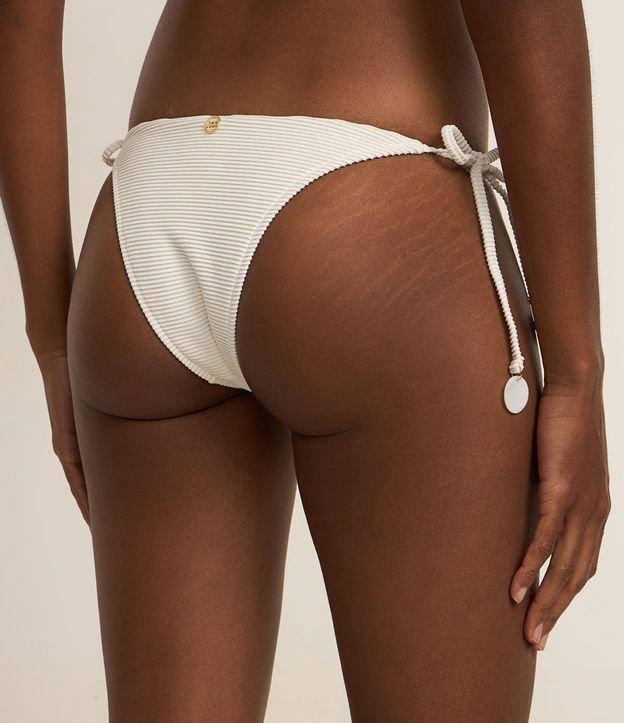 Biquíni Calcinha Lacinho em Microfibra Canelada com Fio Metalizado e Aviamento de Conchinhas - 2