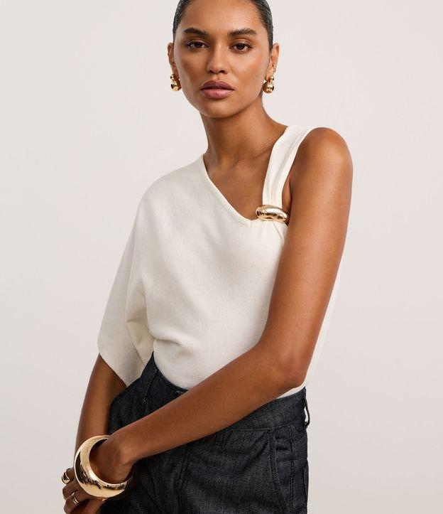 Blusa em Tricô com Mangas Assimétricas e Aviamento Metalizado - 2