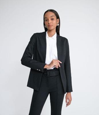 Blazer Texturizado em Ponto Roma com Bolsos Embutidos