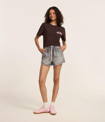 Short Runner em Jeans com Amarração e Barra Cortada