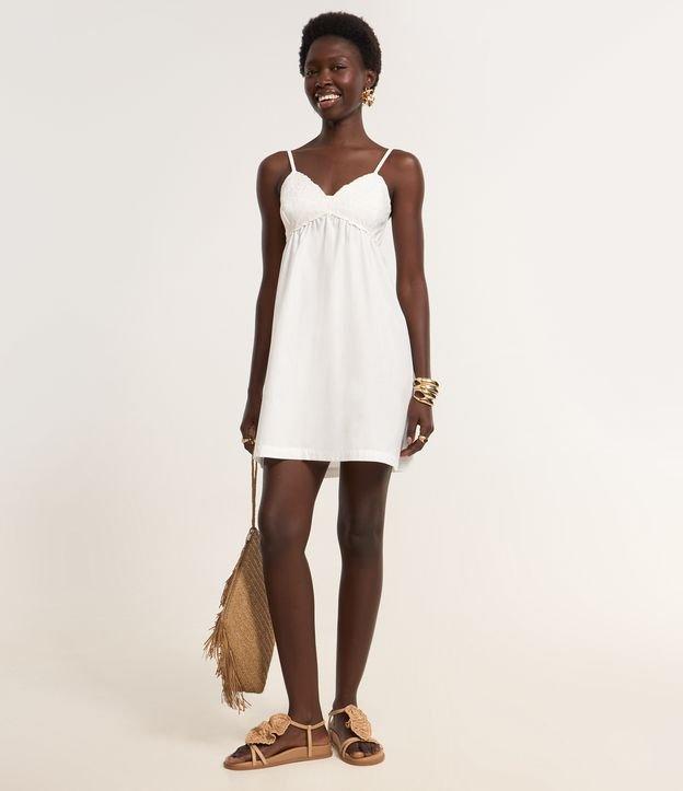Vestido Curto em Tricoline com Busto Bordado de Flores - 2