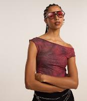 Blusa em Tule Ombro a Ombro com Estampa Abstrata - 2