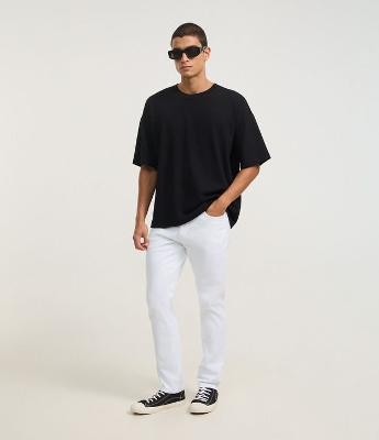 Calça Slim Cropped em Sarja com Bolsos