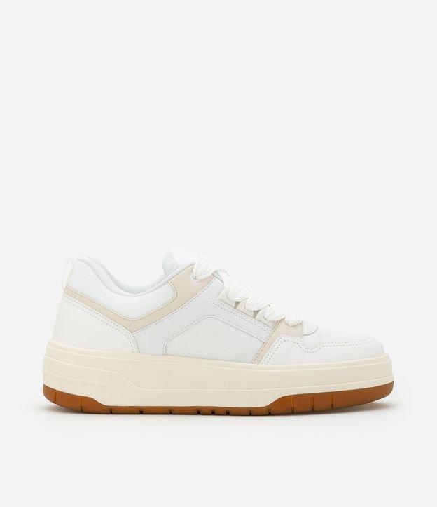 Tênis com Sola Baixa e Recortes - 1