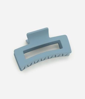 Piranha De Cabelo Plastico Liso retangular vazada azul empoeirado emborrachada AE_SS25_CBL_0051