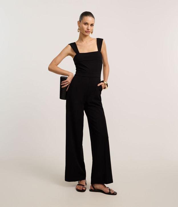 Macacão em Crepe com Decote Quadrado e Alça Larga - 2