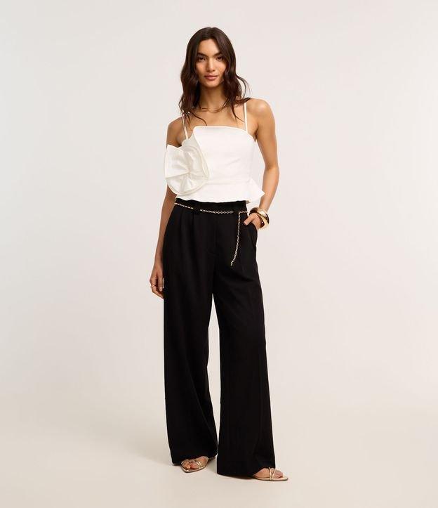 Calça Wide Leg em Crepe com Cinto Corrente - 2