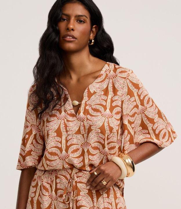 Blusa em Viscose com Miçanga no Decote e Estampa Folhagem - 3