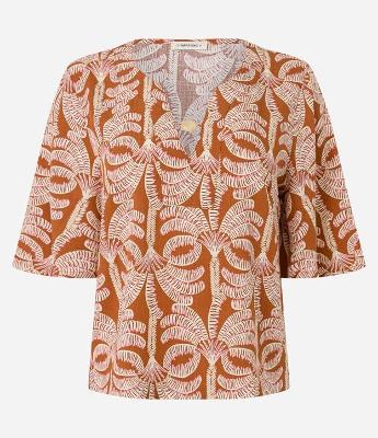 Blusa em Viscose com Miçanga no Decote e Estampa Tropical