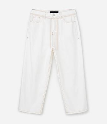 Calça Skater em Sarja com Costura Contrastante e Cordão