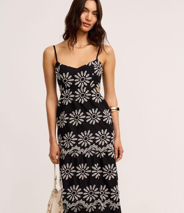 Vestido Evasê Longo em Laise com Bordado Floral Vazado - 2