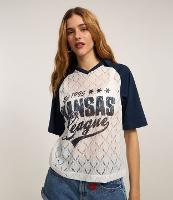 Camiseta College em Renda com Cava Rraglan e Estampa Kansas - 3
