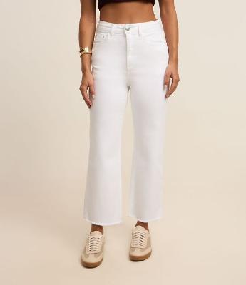 Calça Reta Cropped em Sarja com Bolsos