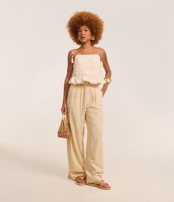 Calça Pantalona em Viscolinho com Cinto de Cordas com Fivela de Aviamento