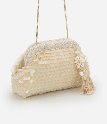 Bolsa Clutch em Paetês com Conchas no Tassel e Alça Corrente
