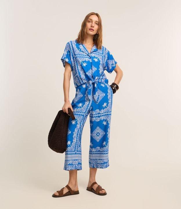 Calça Pantacourt Cintura Alta em Viscose com Estampa Paisley - 1