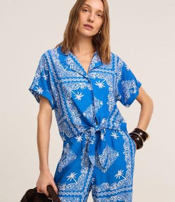Camisa em Viscose com Amarração e Estampa Paisely