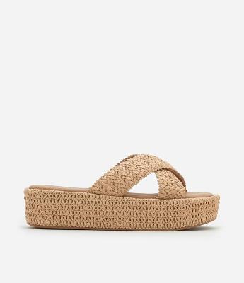 Sandália Flatform em PU Tresse com Tira Cruzada