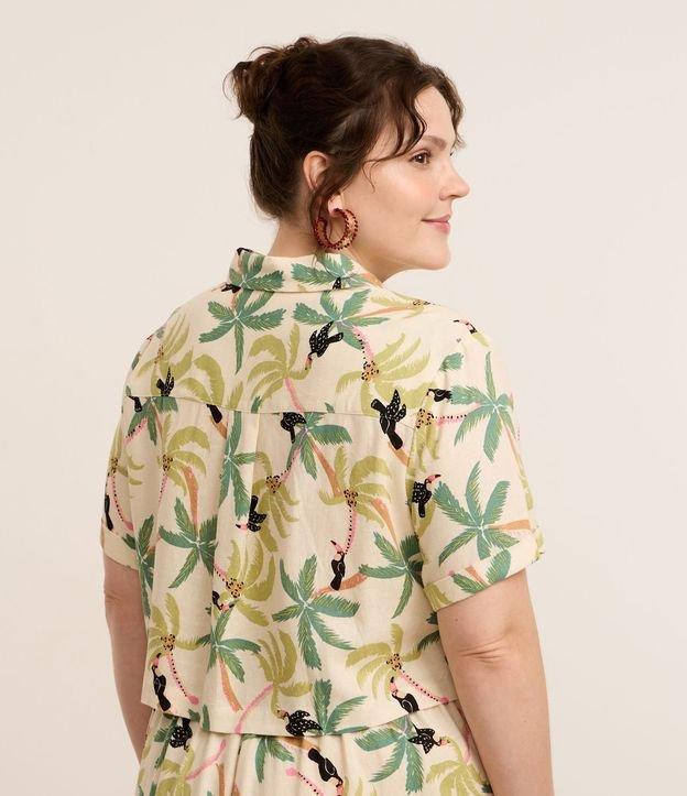 Camisa em Viscolinho com Estampa Tropical com botões Curve & Plus Size - 2