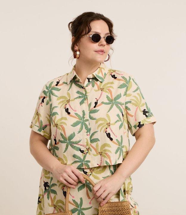 Camisa em Viscolinho com Estampa Tropical com botões Curve & Plus Size - 4