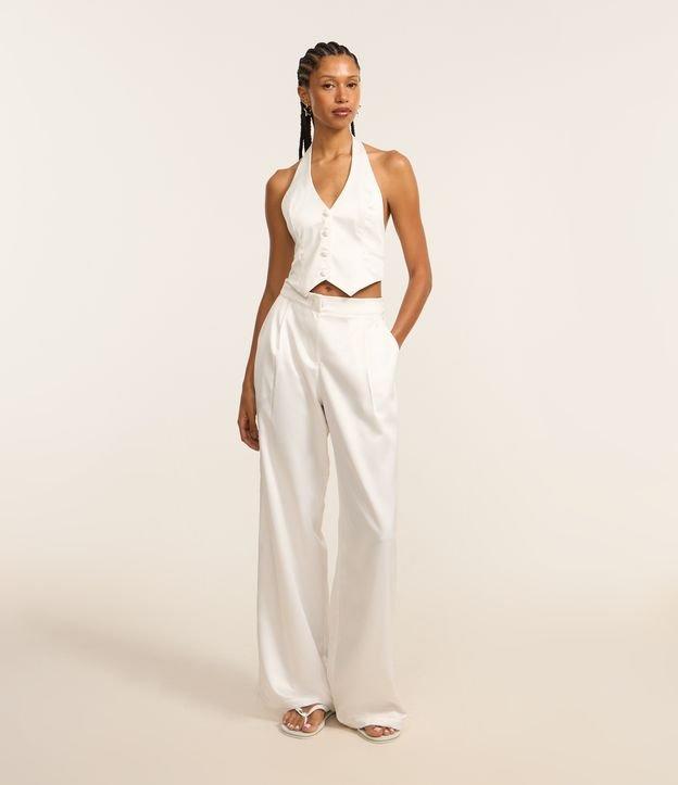 Calça Reta Cintura Alta em Cetim com Pregas e Pences - 1