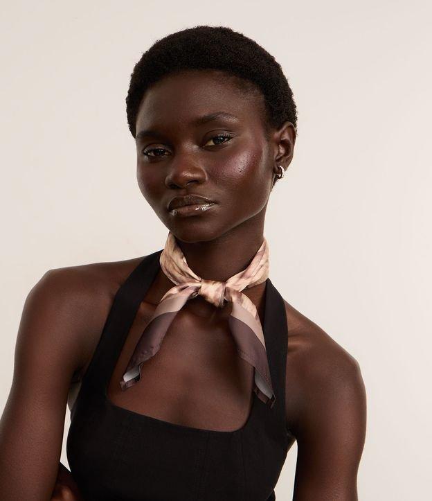 Lenço Quadrado em Cetim com Estampa Animal Print Cobra - 2