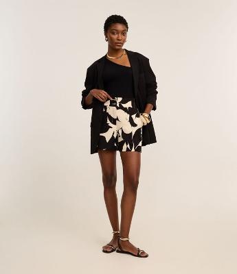 Short Reto Alfaiatado Cintura Alta com Estampa Floral