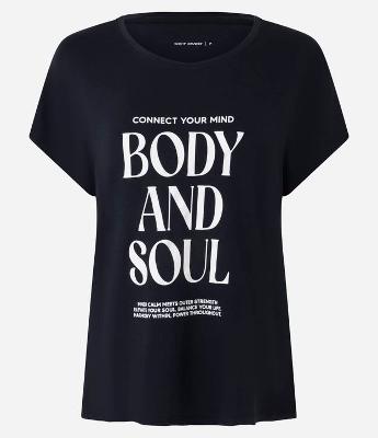 Camiseta Ampla Esportiva em Viscose com Estampa Body and Soul