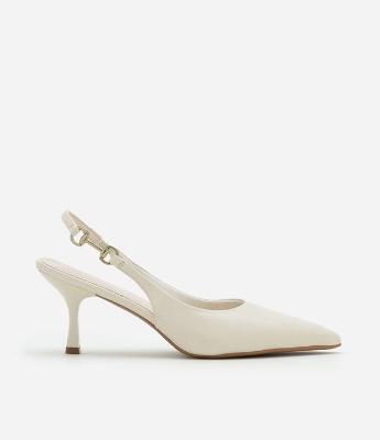 Sapato Slingback com Aviamento Lateral