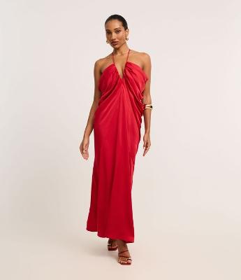Vestido Longo em Cetim com Alça Fina e Drapeados