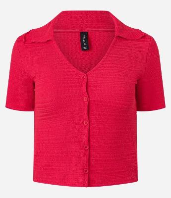 Blusa Polo com Textura e Abotoamento Frontal