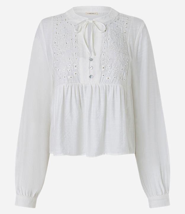 Blusa Bata em Laise com Gola Padre e Bordado Floral - 1
