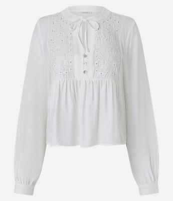 Blusa Bata em Laise com Gola Padre e Bordado Floral