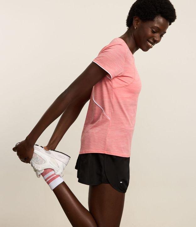 Camiseta Esportiva com Tecnologia Dry e Frisos nas Costas - 2