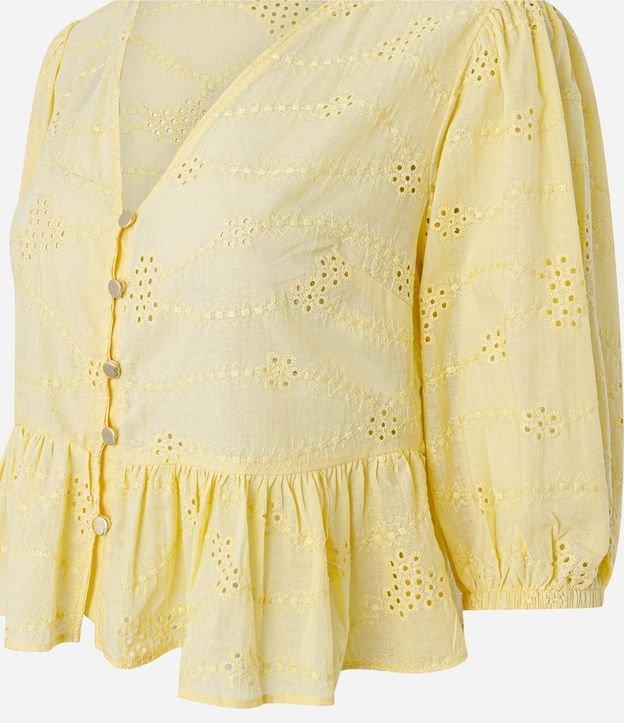 Blusa Peplum em Laise com Botões e Bordado Vazado - 1