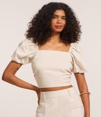 Blusa Curta em Bengaline com Decote Reto e Manga Bufante