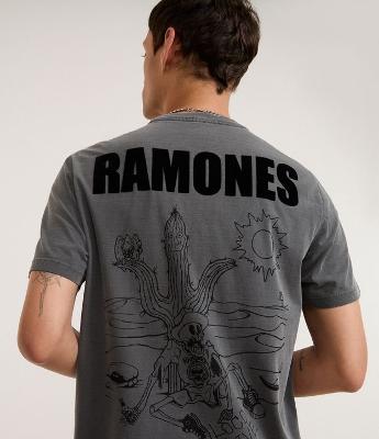 Camiseta Comfort em Algodão com Estampa Ramones