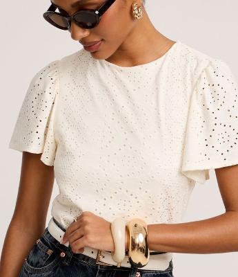 Blusa em Laise com Manga Bufante e Bordado Vazado