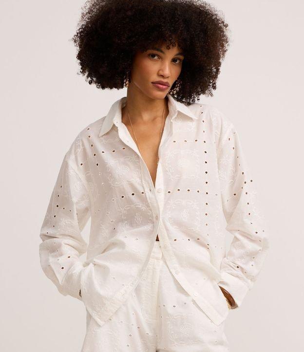 Camisa em Cambraia com Bordados e Vazados - 2