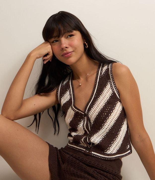 Colete Regular em Tricô com Listras Diagonais e Pontos Abertos - 1