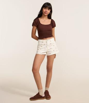 Short Slim Cintura Média em Sarja com Bordado Floral
