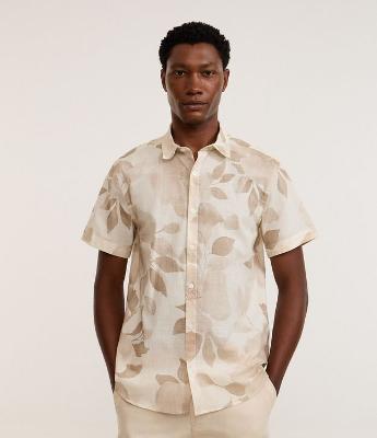 Camisa Comfort em Algodão com Estampa Floral Folhagem